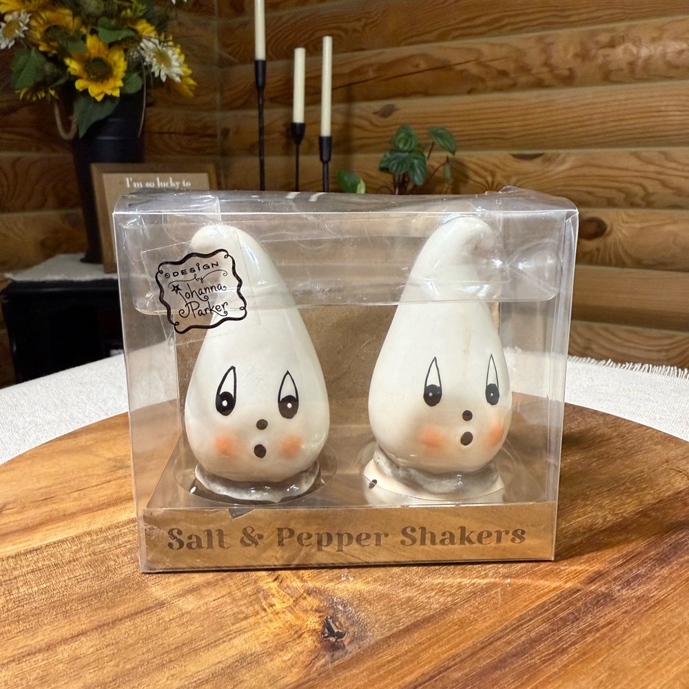GHOSTS Johanna Parker SALT & PEPPER Shakers - Picture 2 of 5